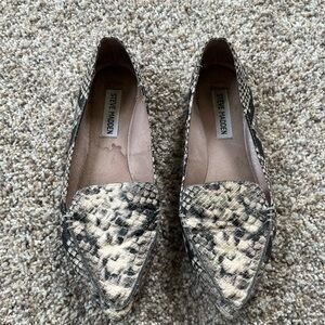 Steve Madden Black and Cream Snakeskin Loafers